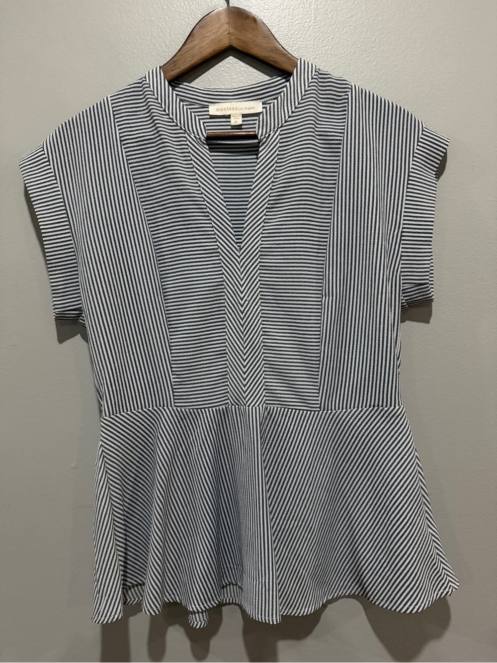 Monteau LA Women’s Striped Split-Neck Peplum Blouse size XL